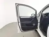 Photo 8 - Volkswagen Touran