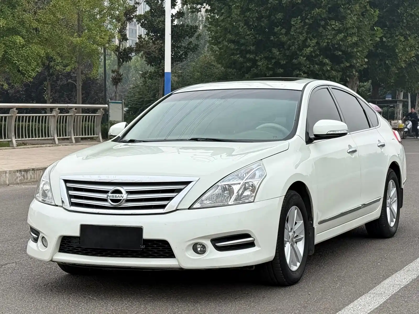 Photo 1 - Nissan Teana