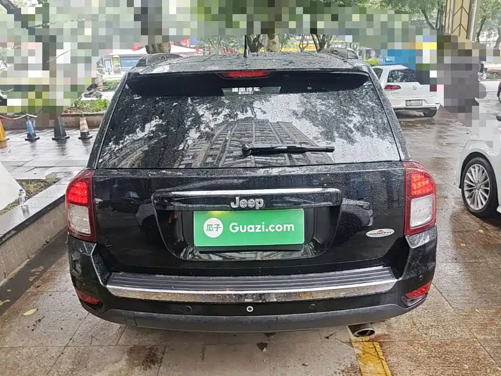 Photo 6 - Jeep Compass (Import)