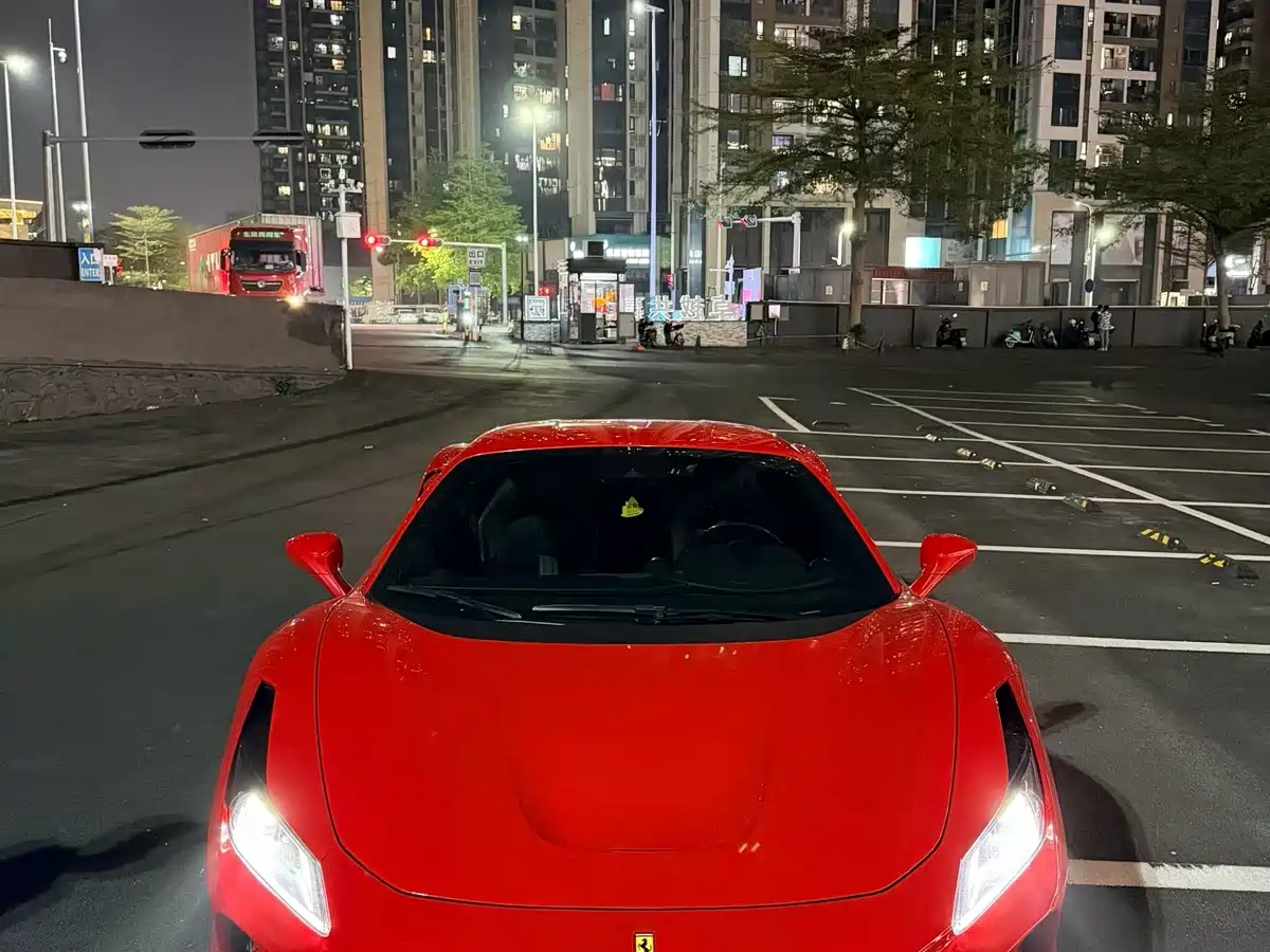 FERRARI F8