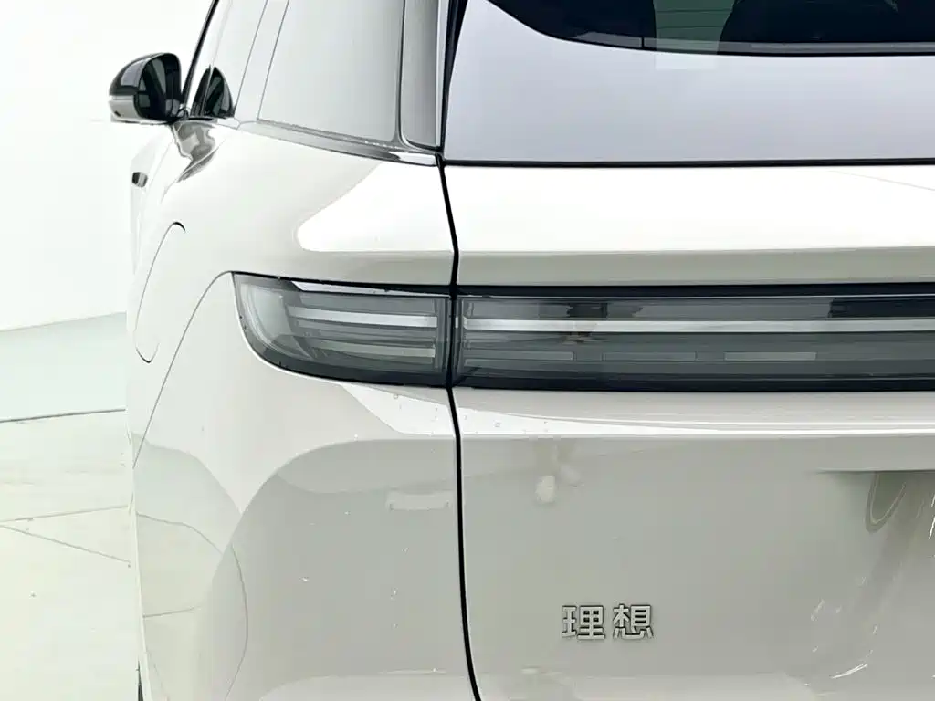 Фото 2 - Li Auto i6