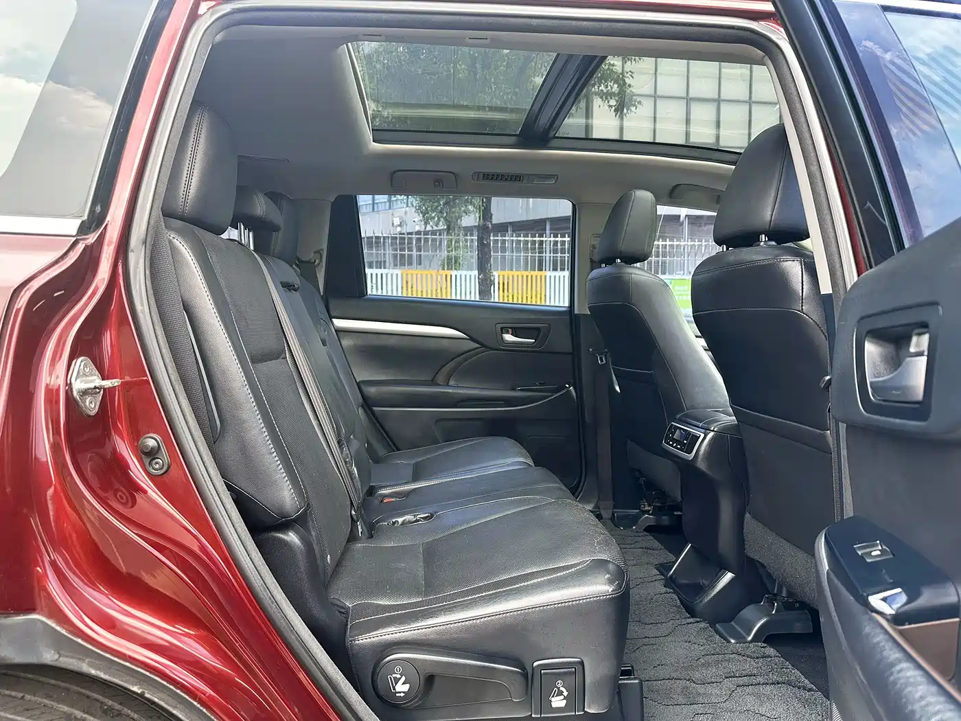 Photo 24 - Toyota Highlander