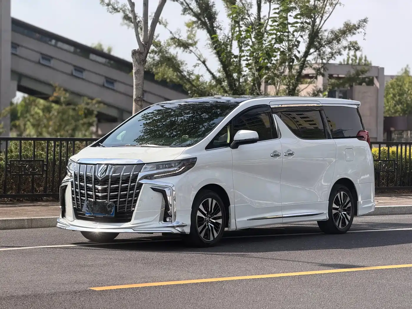 Toyota Alphard 2018 — пригон из Китая