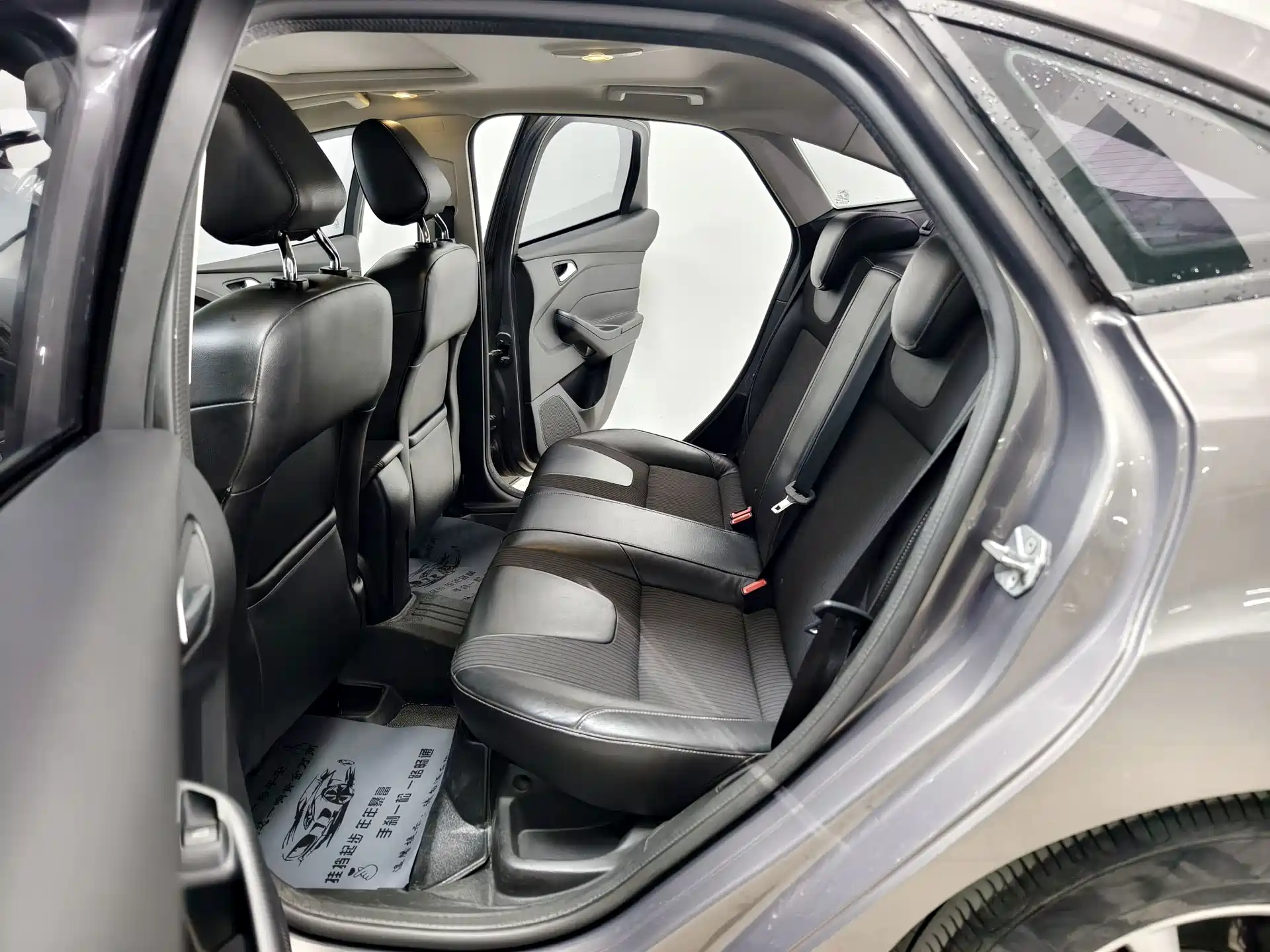 Фото 13 - Ford Focus