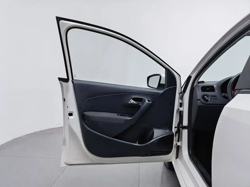 صورة 8 - Volkswagen Polo