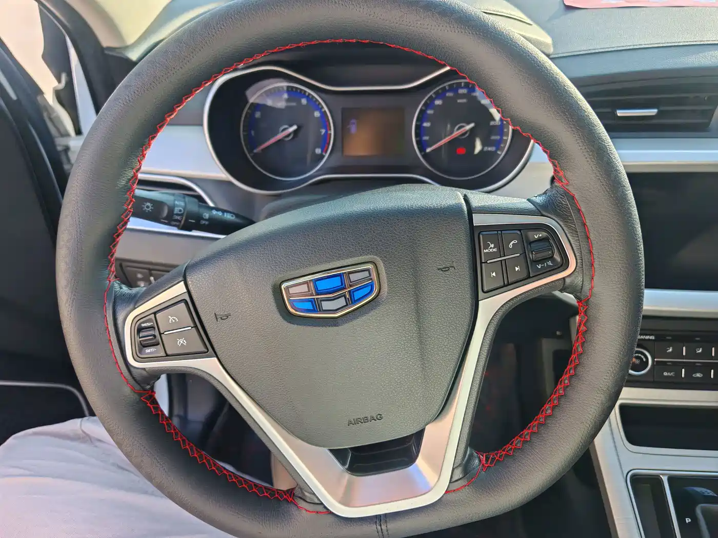 Фото 5 - Geely Vision