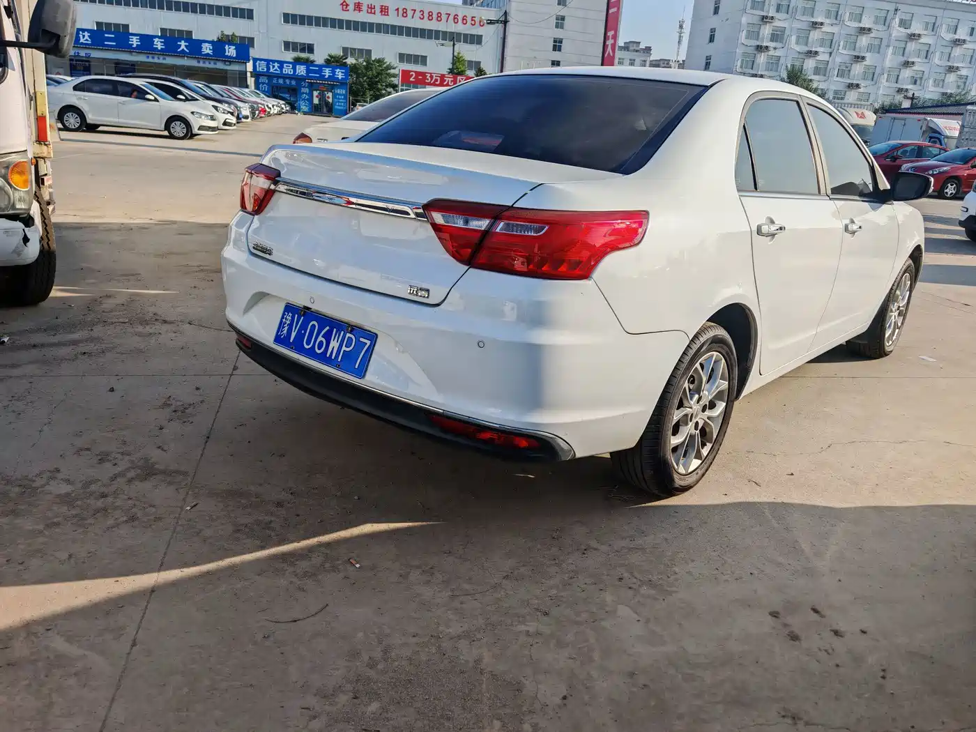 Фото 13 - Geely Vision