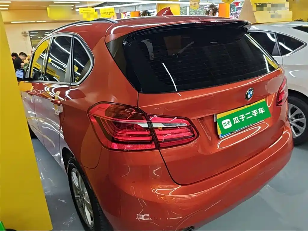 BMW 2 Series Touring 2016 218i Leading фото 5