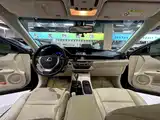 Фото 23 - Lexus ES