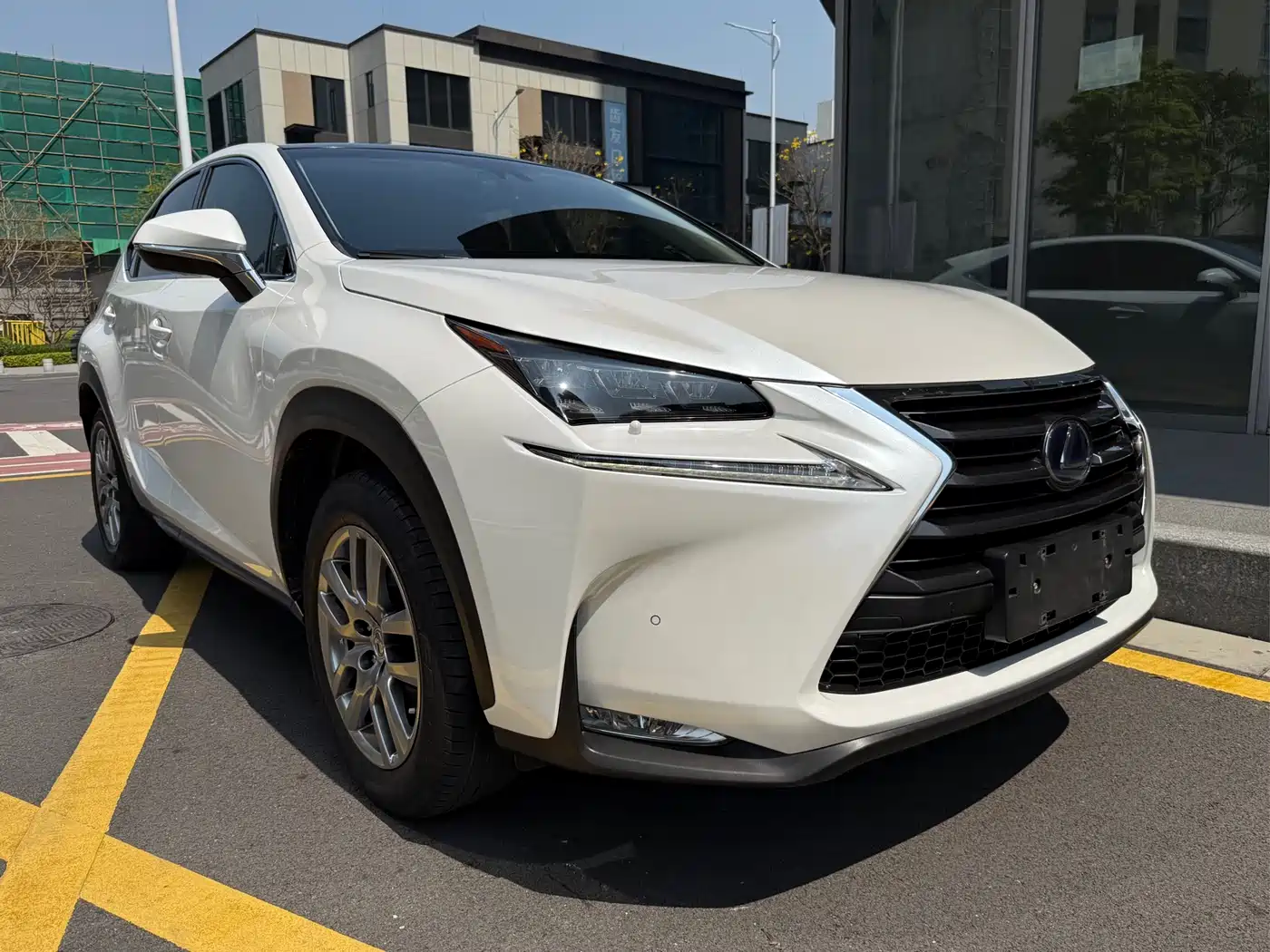 Lexus NX 2015 300h AWD F SPORT фото 6