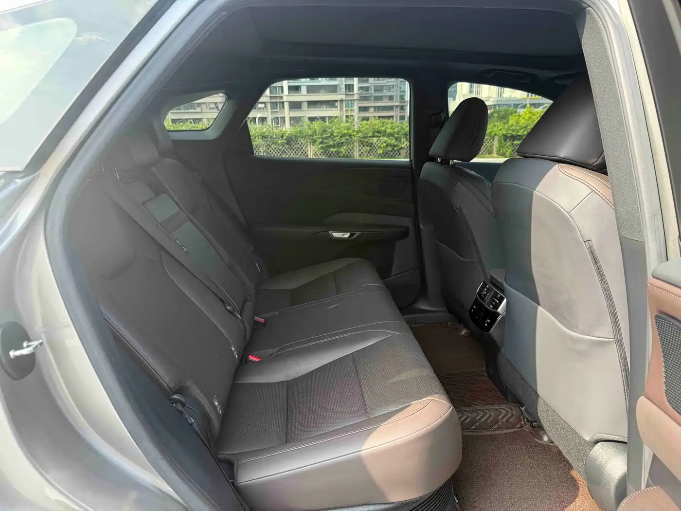 Photo 6 - Lexus RX