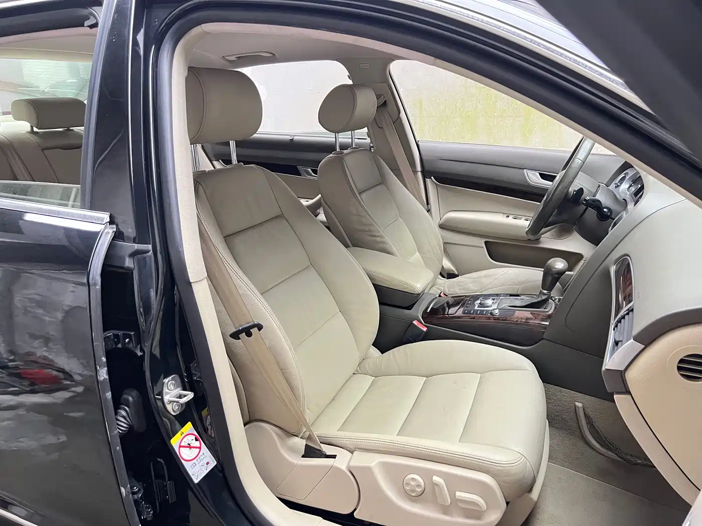 Фото 11 - Audi A6L