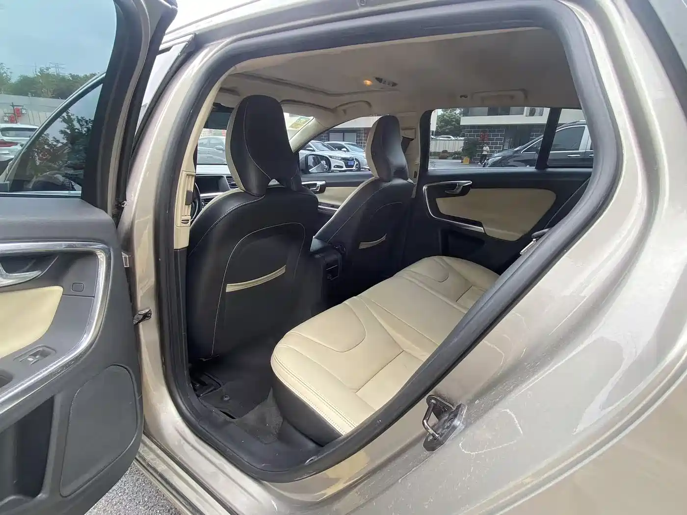 Фото 12 - Volvo V60