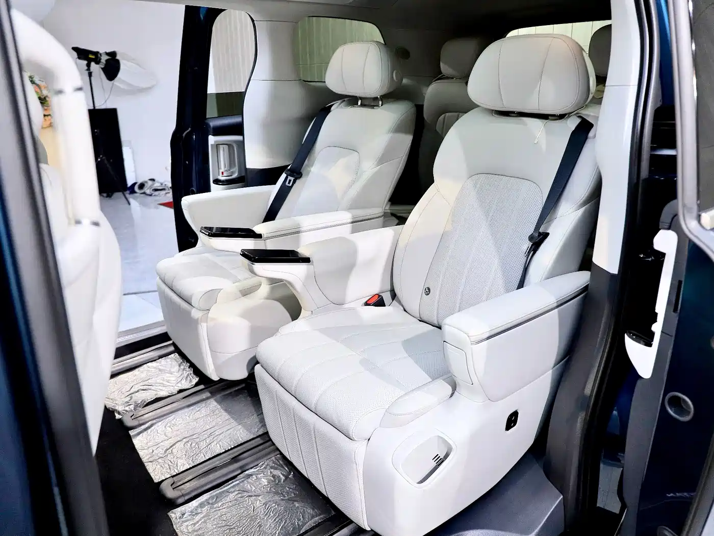 Voyah Auto Voyah Dreamer 2025 PHEV AWD Flagship Kunpeng Edition фото 12