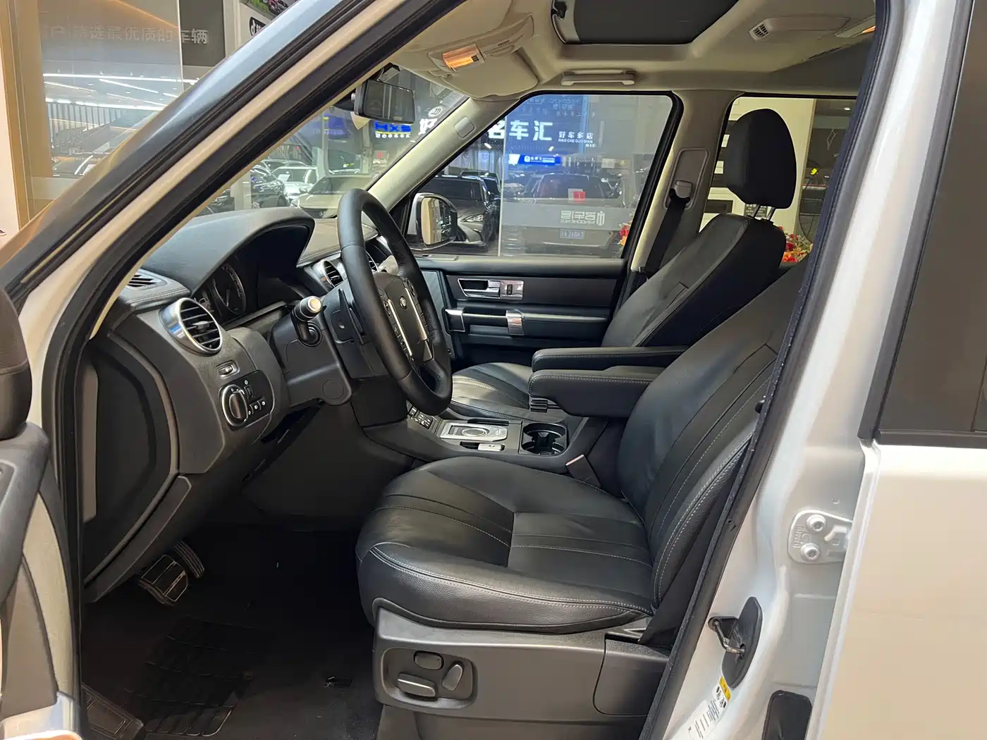 Land Rover Discovery 2015 3.0 SDV6 HSE Diesel фото 17