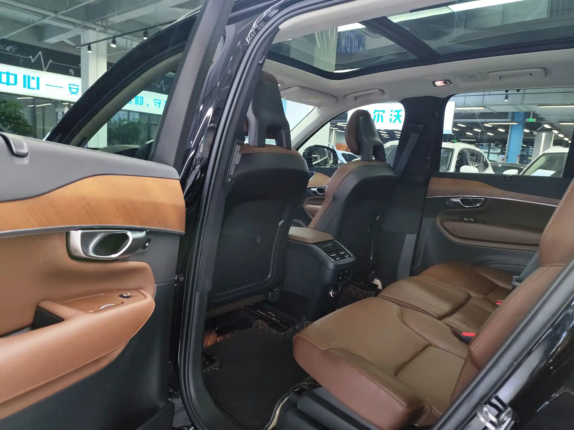 Фото 6 - Volvo XC90