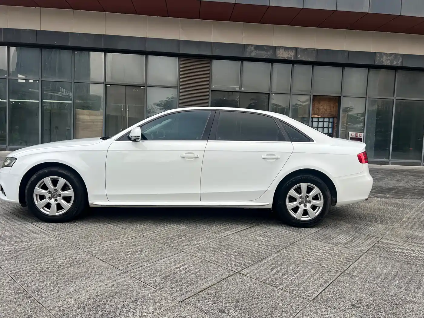 Audi A4L 2010 2.0 TFSI Comfort фото 3