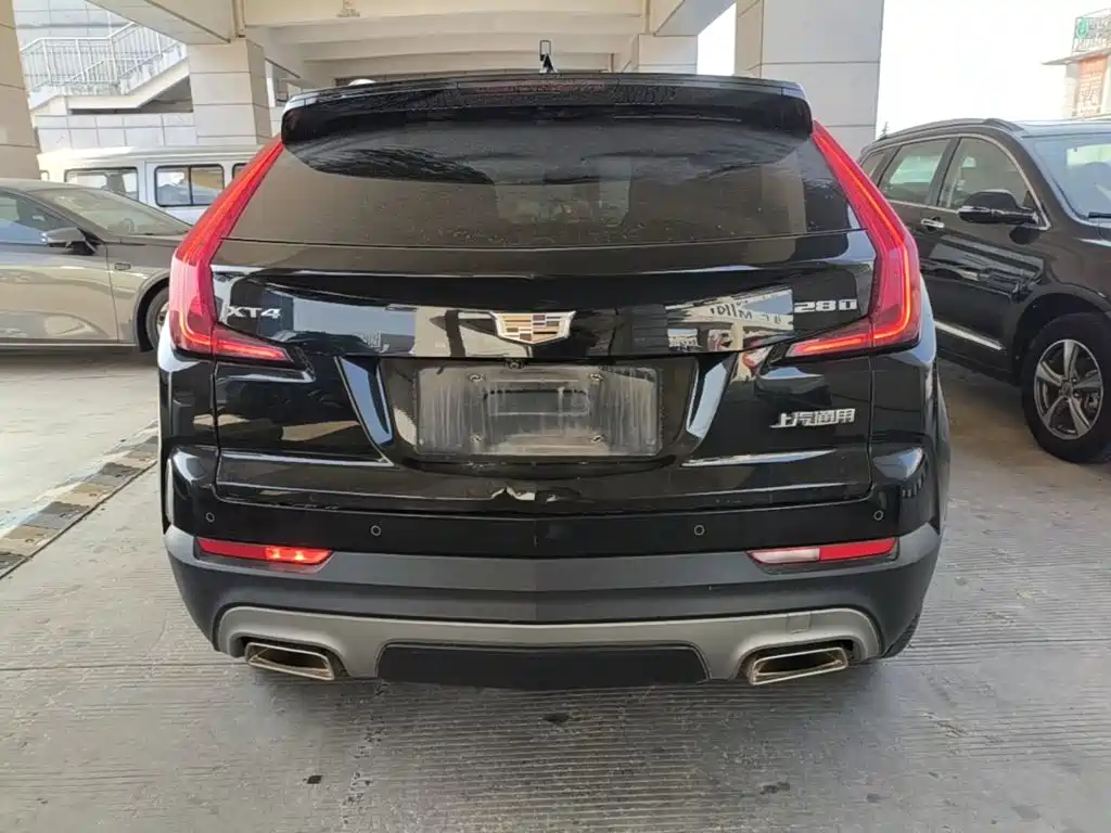 Фото 6 - Cadillac XT4