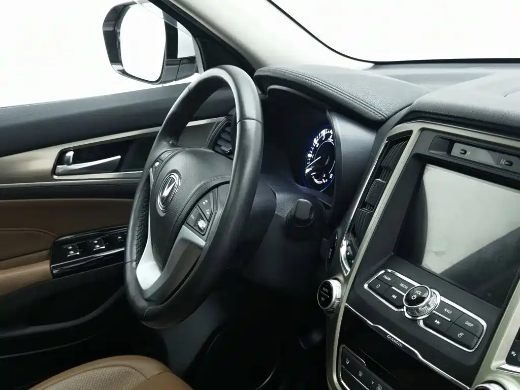 Фото 22 - Changan CS95