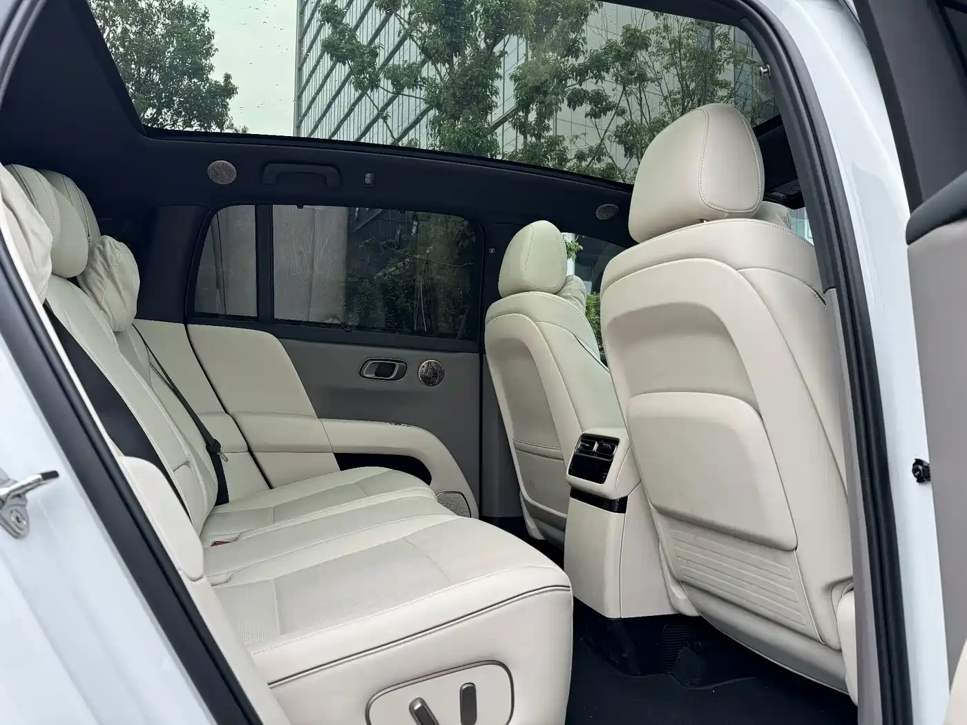 Li Auto i6 2025 2025 4WD Base Model