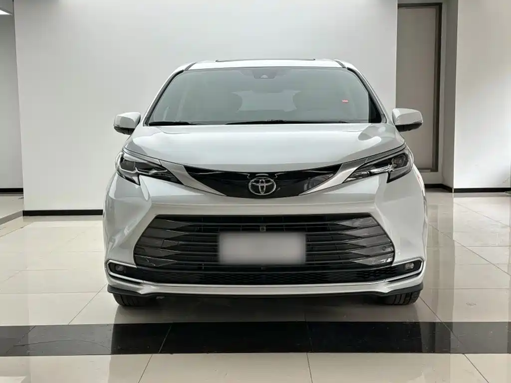 Фото 14 - Toyota Sienna