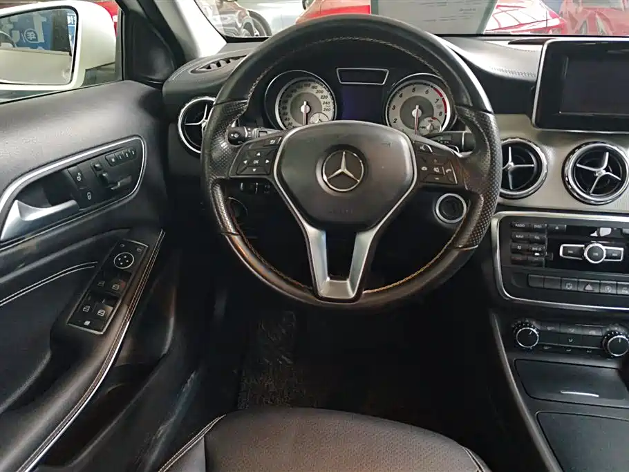 Mercedes-Benz GLA 2015 GLA 200 Fashion фото 15