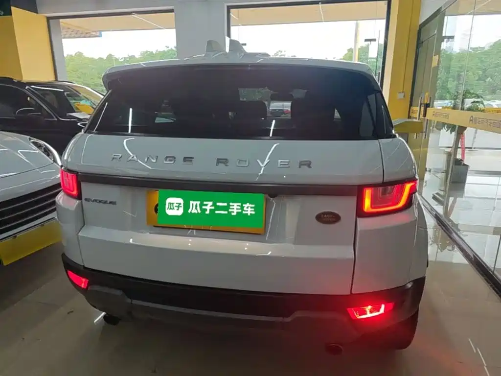 Land Rover Range Rover Evoque 2017 2.0T SE Smart Shine Edition фото 6