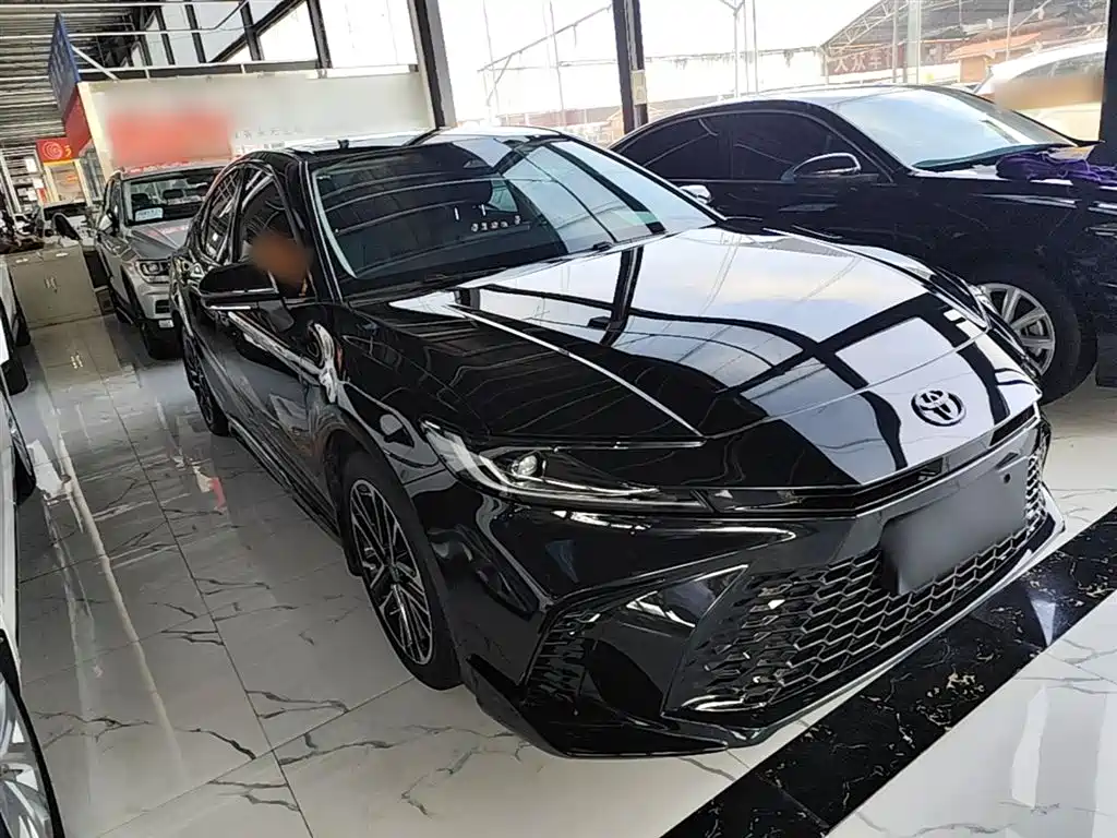 Toyota Camry 2026 Hybrid 2.0HSE Sport Lite Edition фото 4