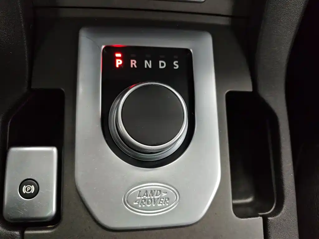 Land Rover Discovery 2016 3.0 SC Black Edition SE фото 6