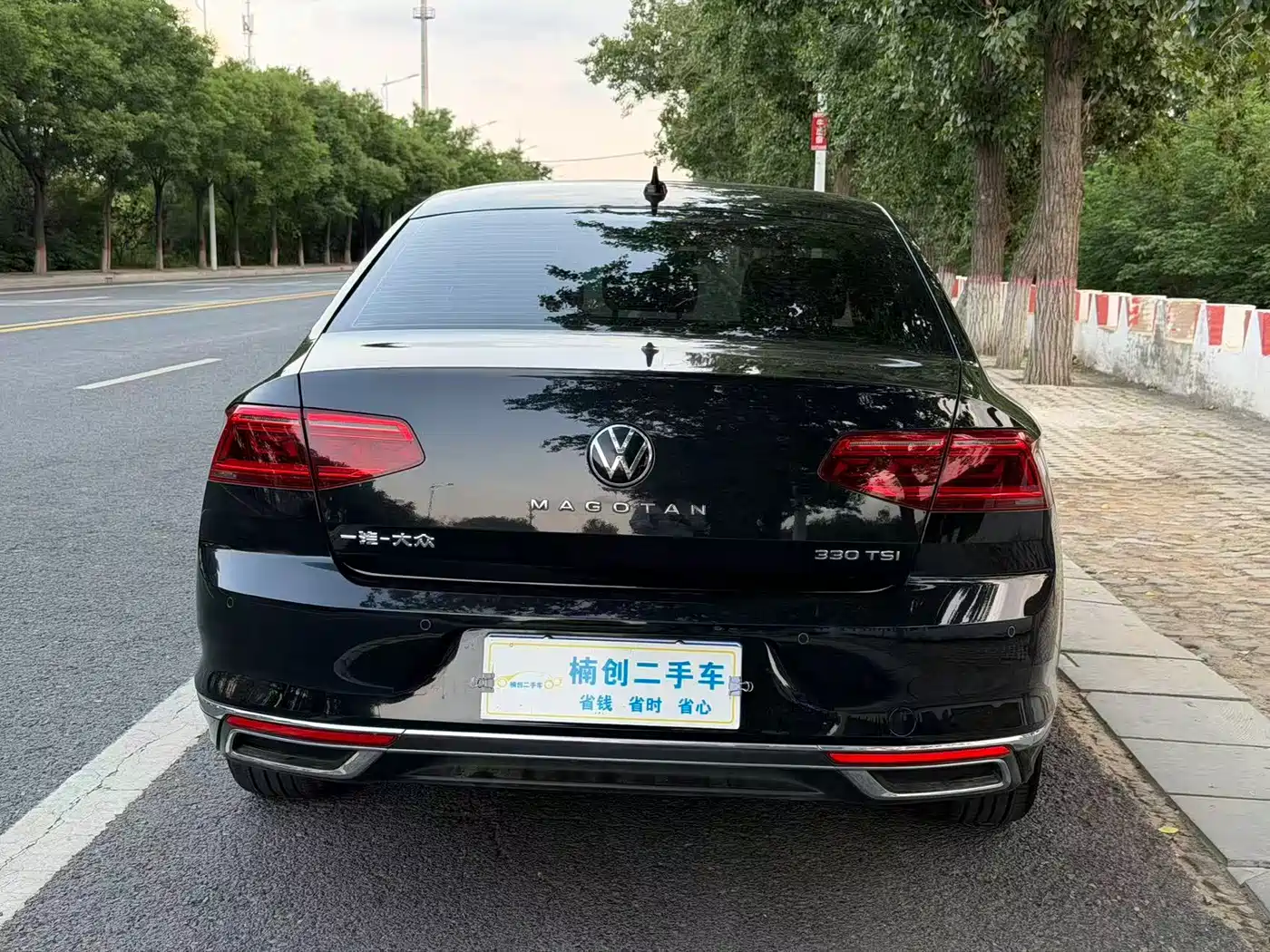 Volkswagen Magotan 2023 Model 2 Million Commemorative Edition 330TSI DSG Luxury фото 4