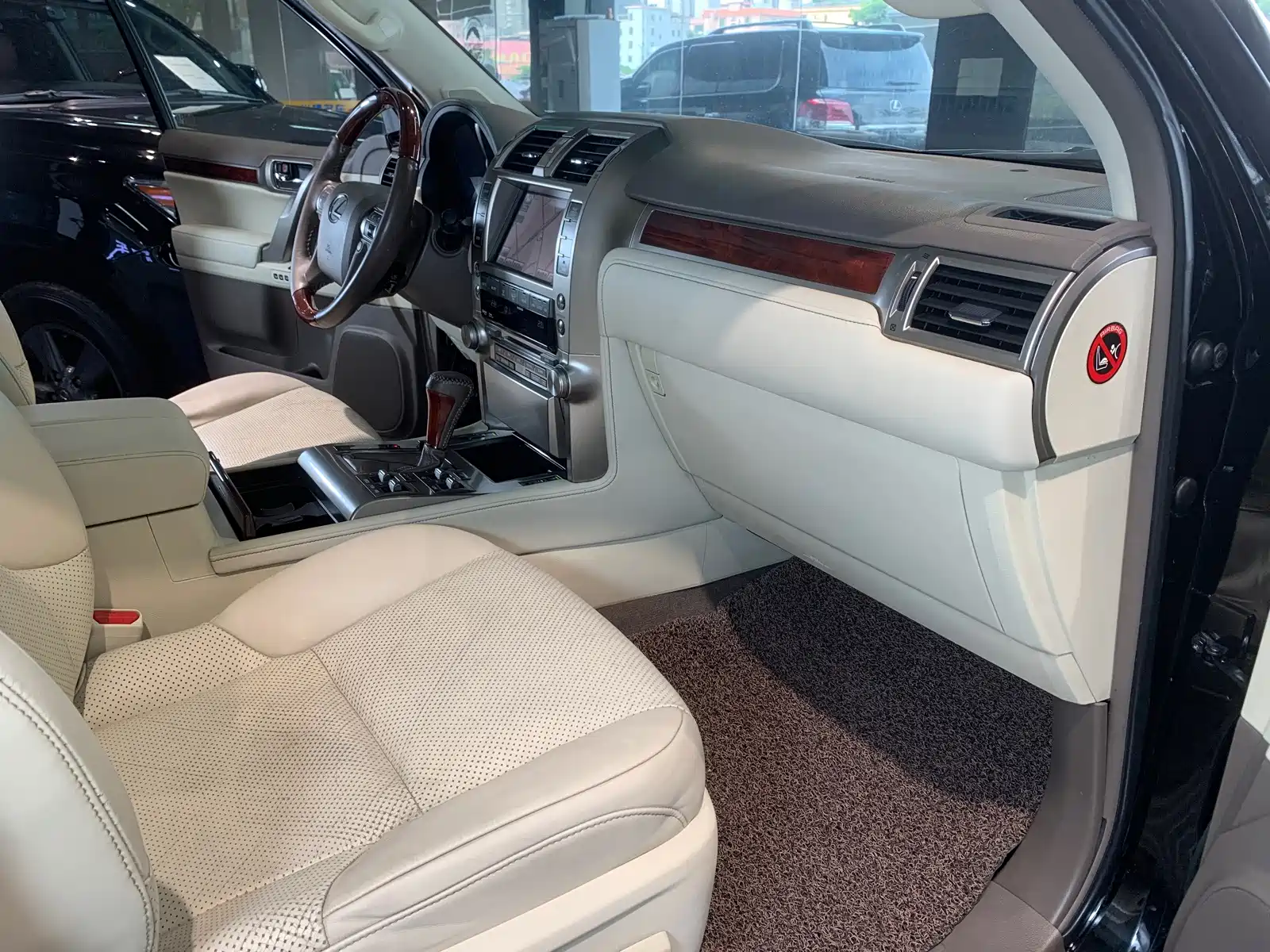 Photo 9 - Lexus GX