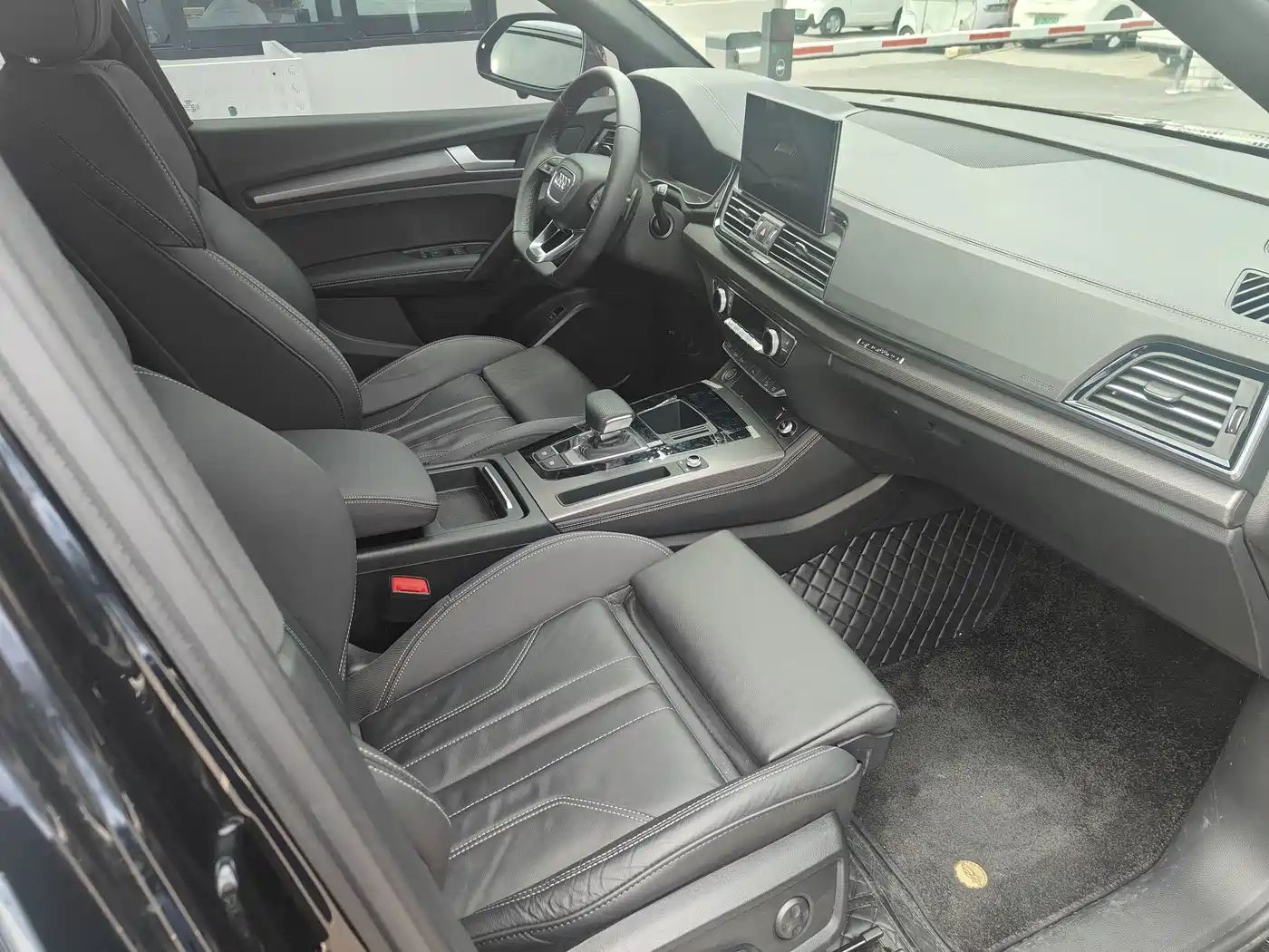 Audi Q5L 2024 Model 40 TFSI Luxury Dynamic фото 3