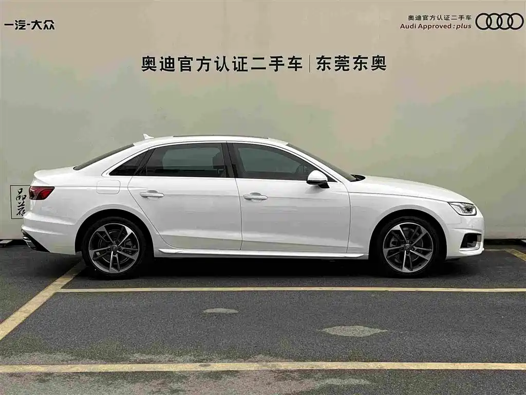 Photo 3 - Audi A4L