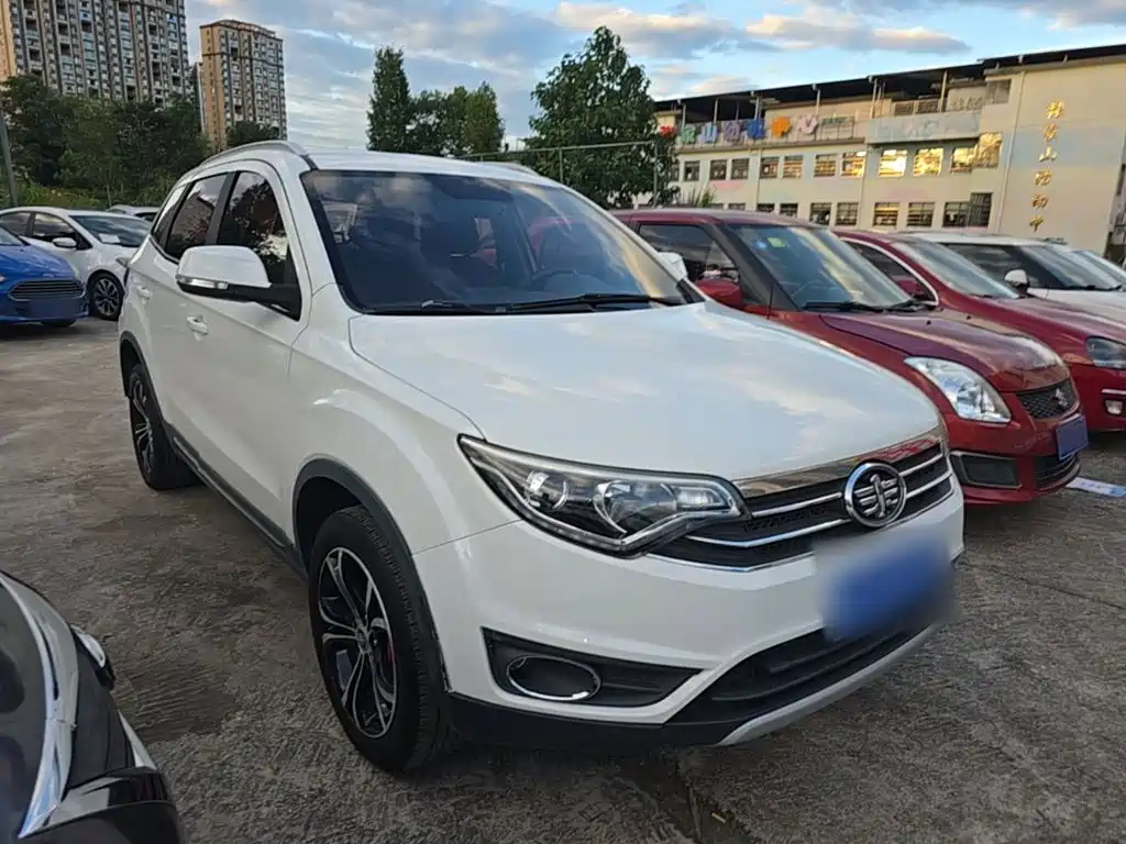 FAW Senya R7 2017 2016 1.6L Automatic Luxury
