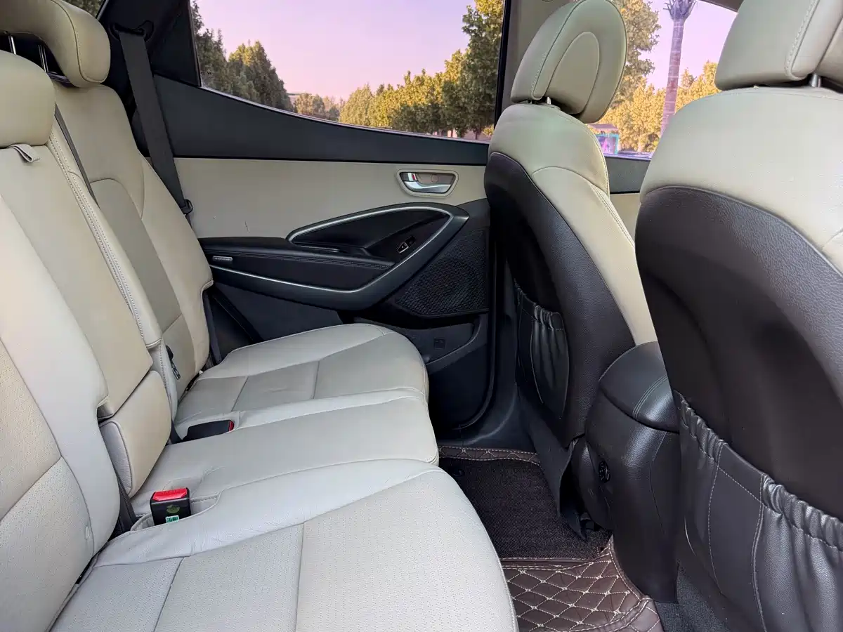 Hyundai Santa Fe (Import) 2013 3.0L 4WD Comfort Navigation Edition 7-Seater Euro V фото 11