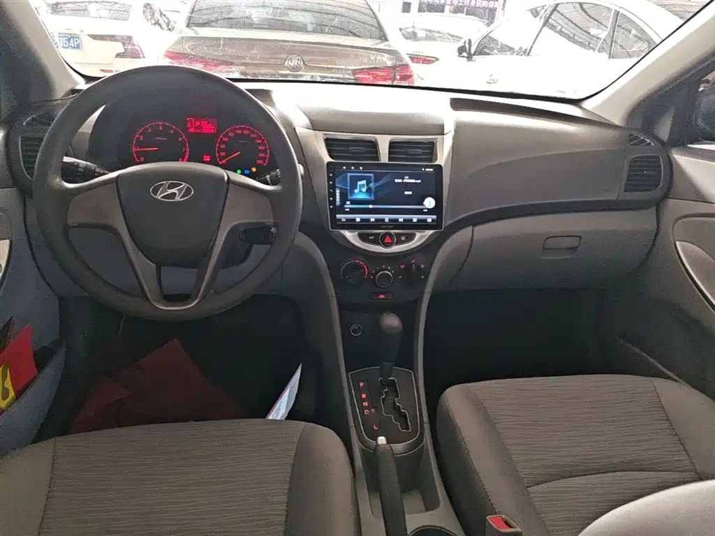 Hyundai Verna 2014 1.4L Automatic Smart GLS фото 10