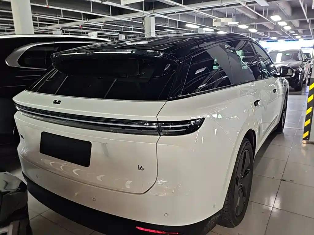 Photo 7 - Li Auto i6