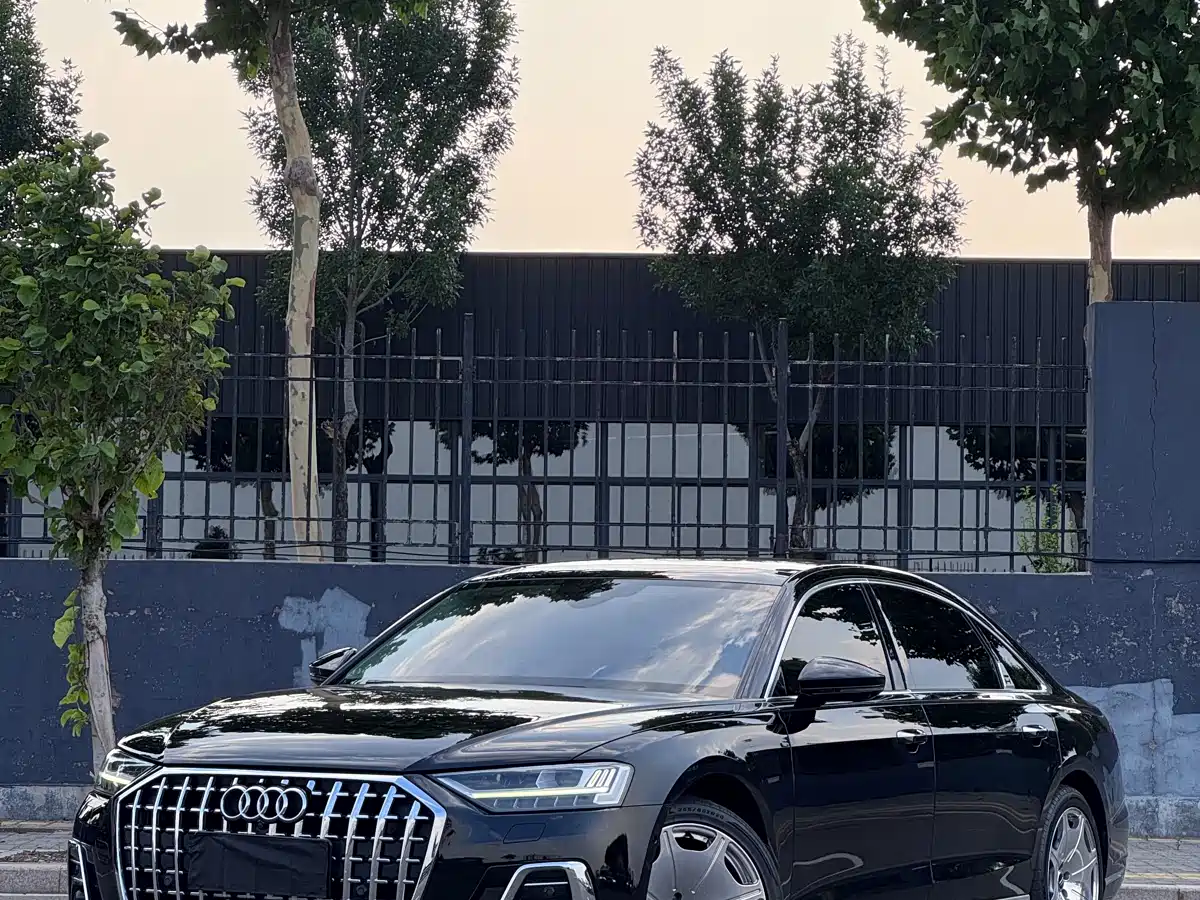 AUDI A8