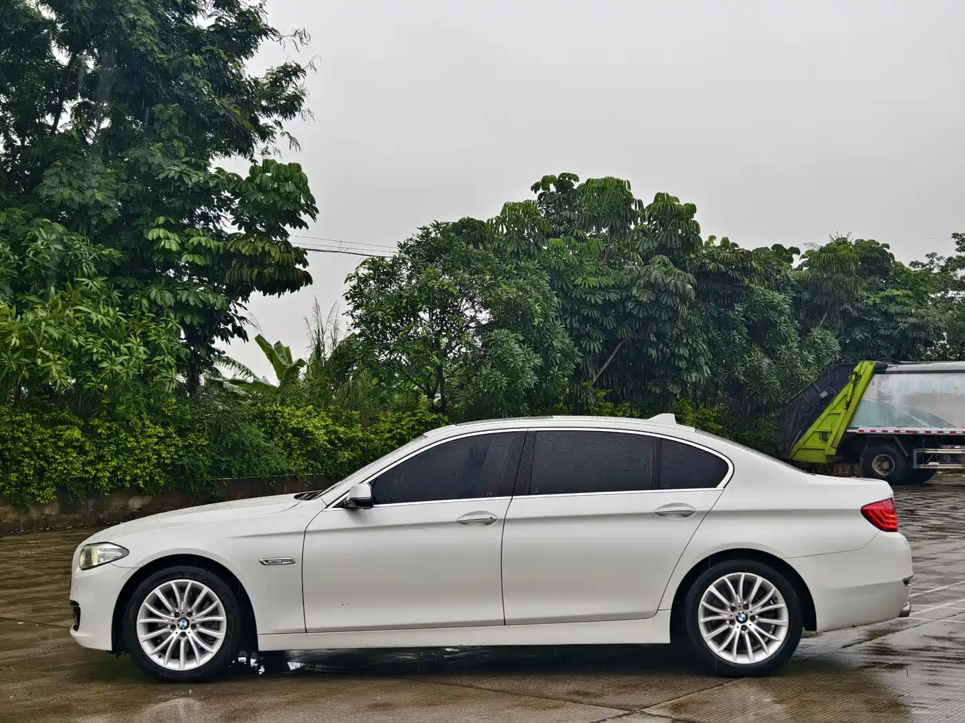 BMW 5 Series 2014 525Li Luxury Design Package фото 2