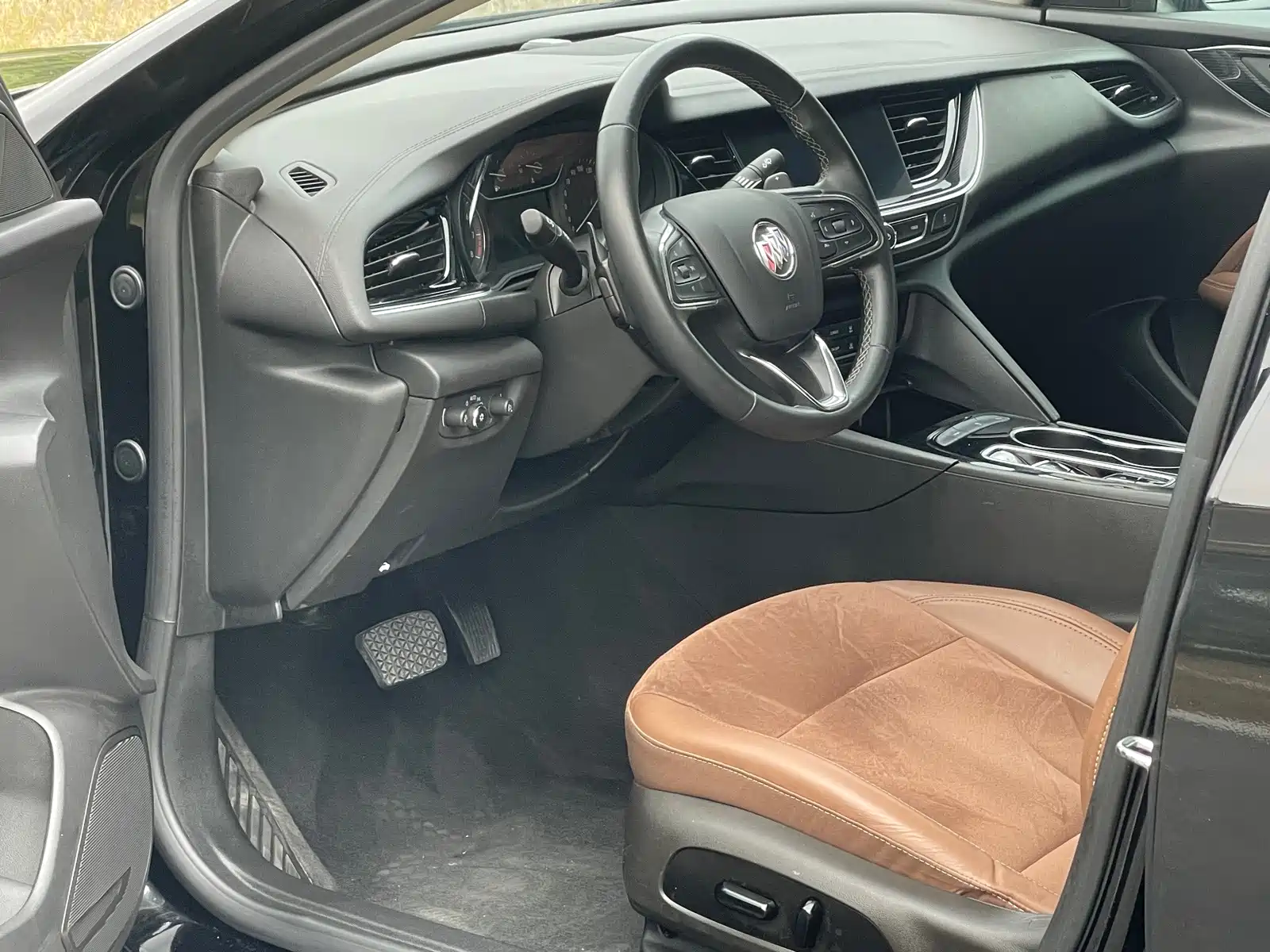 Photo 4 - Buick Regal