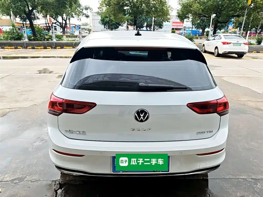 VOLKSWAGEN GOLF