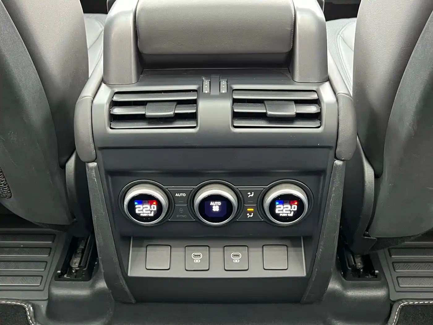 Land Rover Defender 2022 110 P400 X-DYNAMIC HSE фото 15