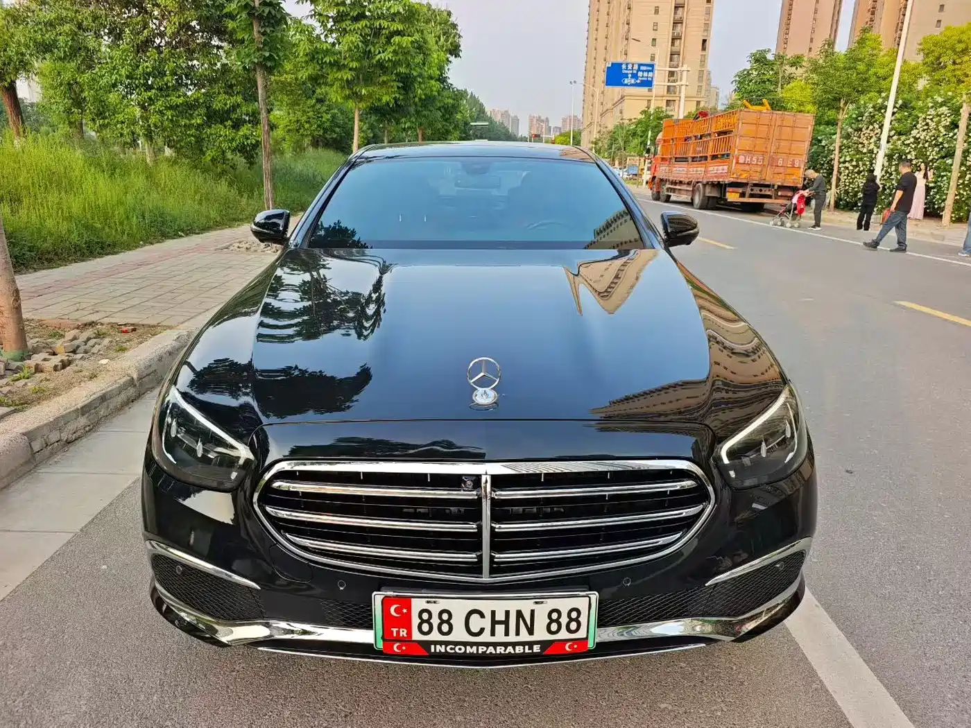 Mercedes-Benz E-Class New Energy 2023 E 350 e L Plug-in Hybrid Sport Sedan фото 2