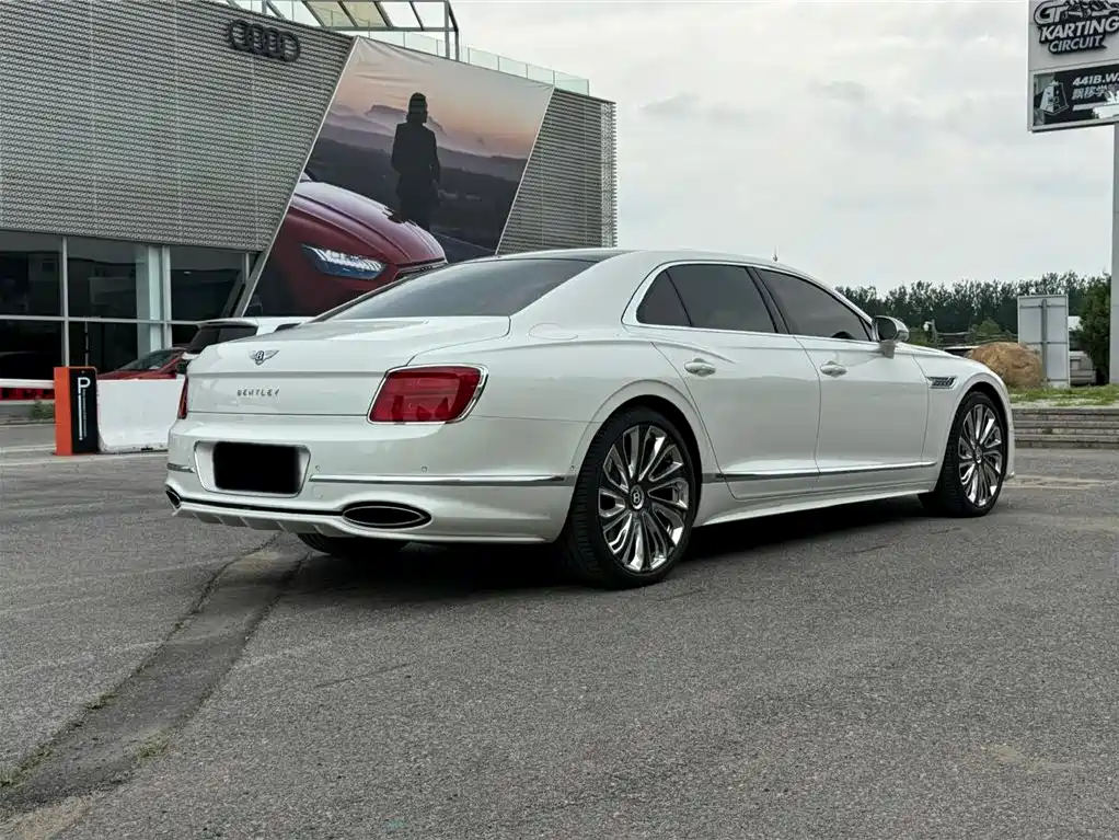 Bentley Flying Spur Plug-in Hybrid 2025 Model Year 4.0T V8 Mulliner фото 7