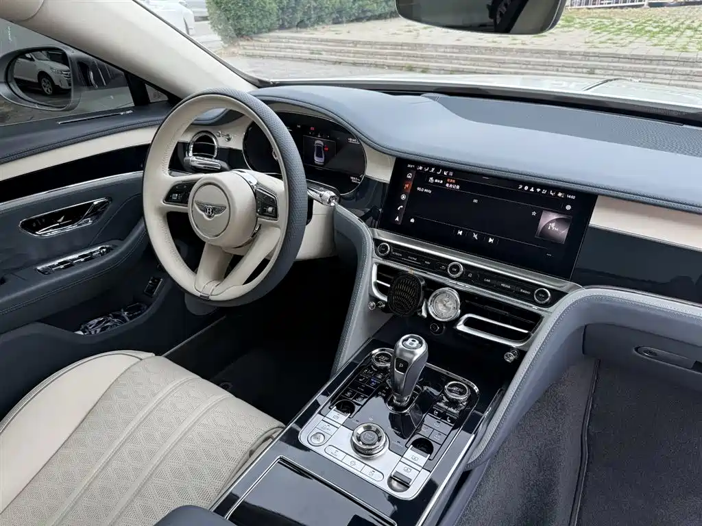Bentley Flying Spur Plug-in Hybrid 2025 Model Year 4.0T V8 Mulliner фото 21