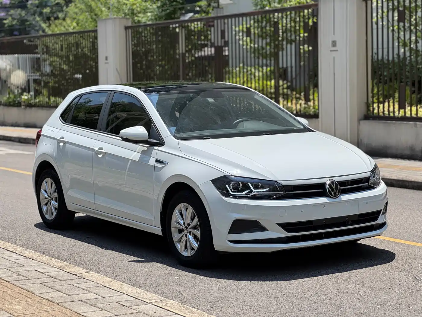 Volkswagen Polo 2023 Plus 1.5L Automatic Colorful Tech Edition фото 2