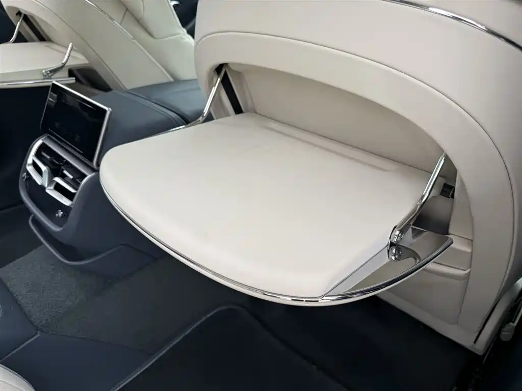 Bentley Flying Spur Plug-in Hybrid 2025 Model Year 4.0T V8 Mulliner фото 38