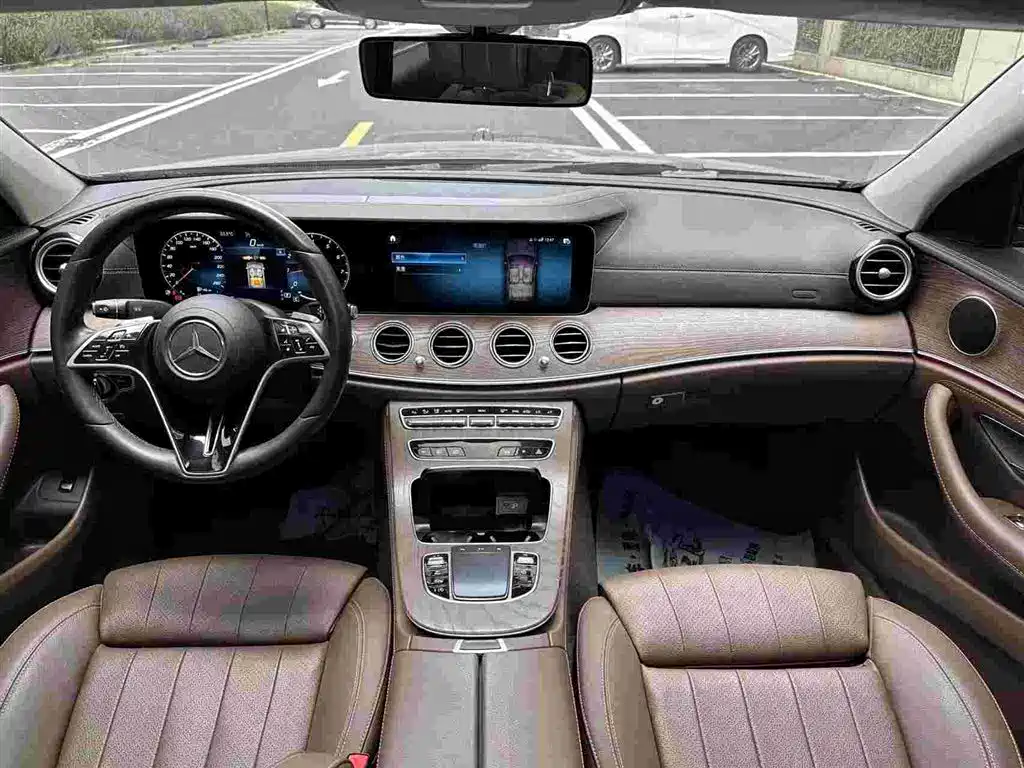 Фото 7 - Mercedes-Benz E-Class