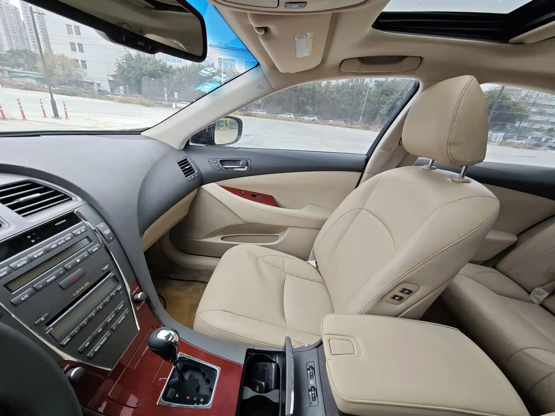 Фото 10 - Lexus ES