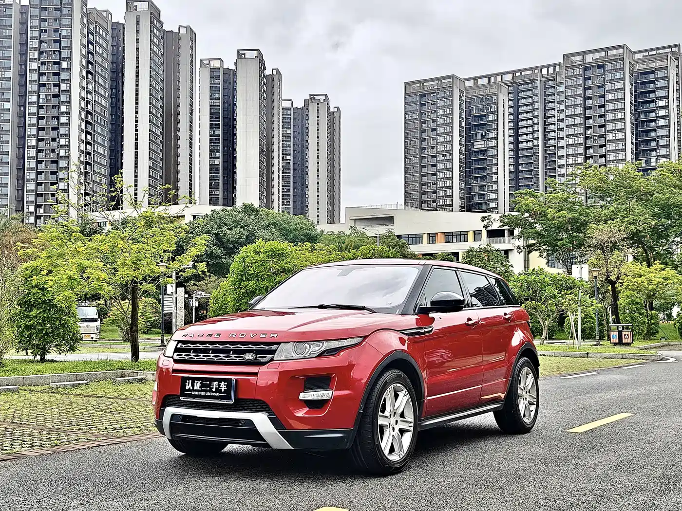 Land Rover Range Rover Evoque 2015 2.0T 5-Door Dynamic Edition фото 2